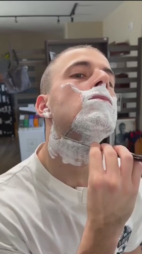 Mini Electric Shaver for Men – Compact, Waterproof & Durable Steel Body